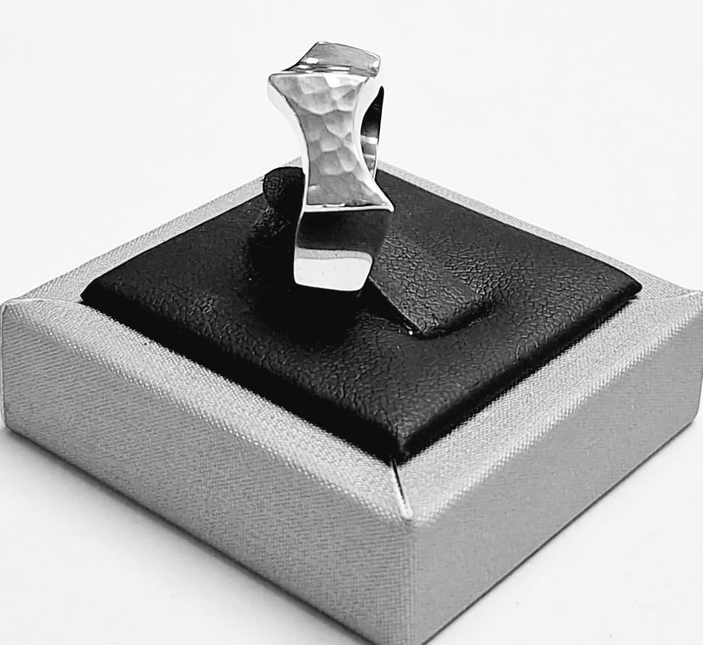 ANILLO  EN PLATA LEY 925