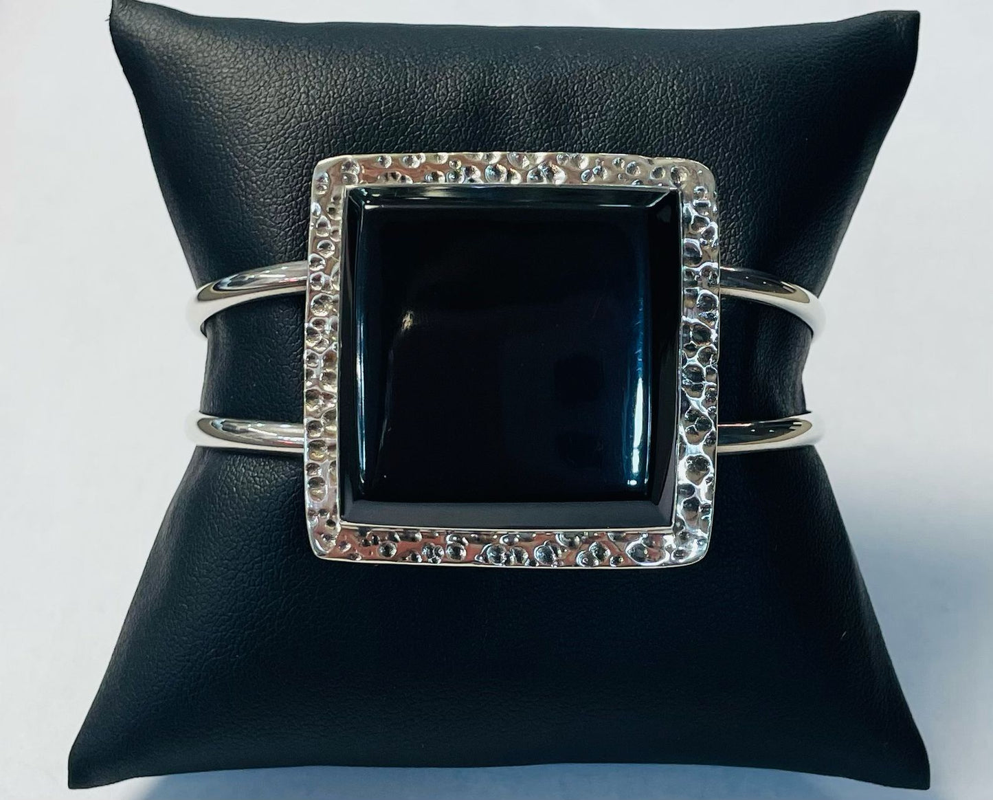 BRAZALETE EN PLATA LEY 925 CON OBSIDIANA