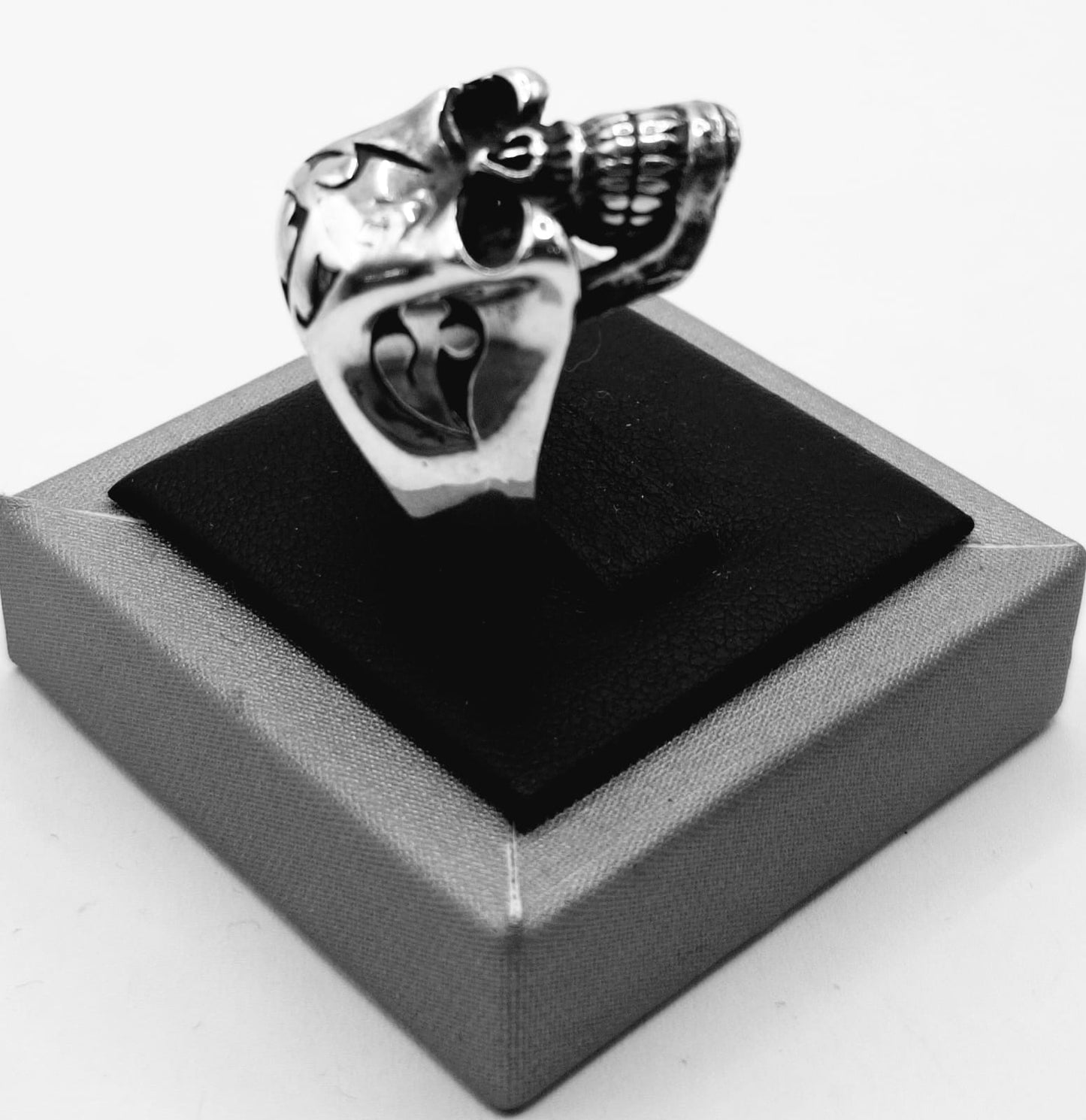 ANILLO  CALAVERA  EN PLATA 925