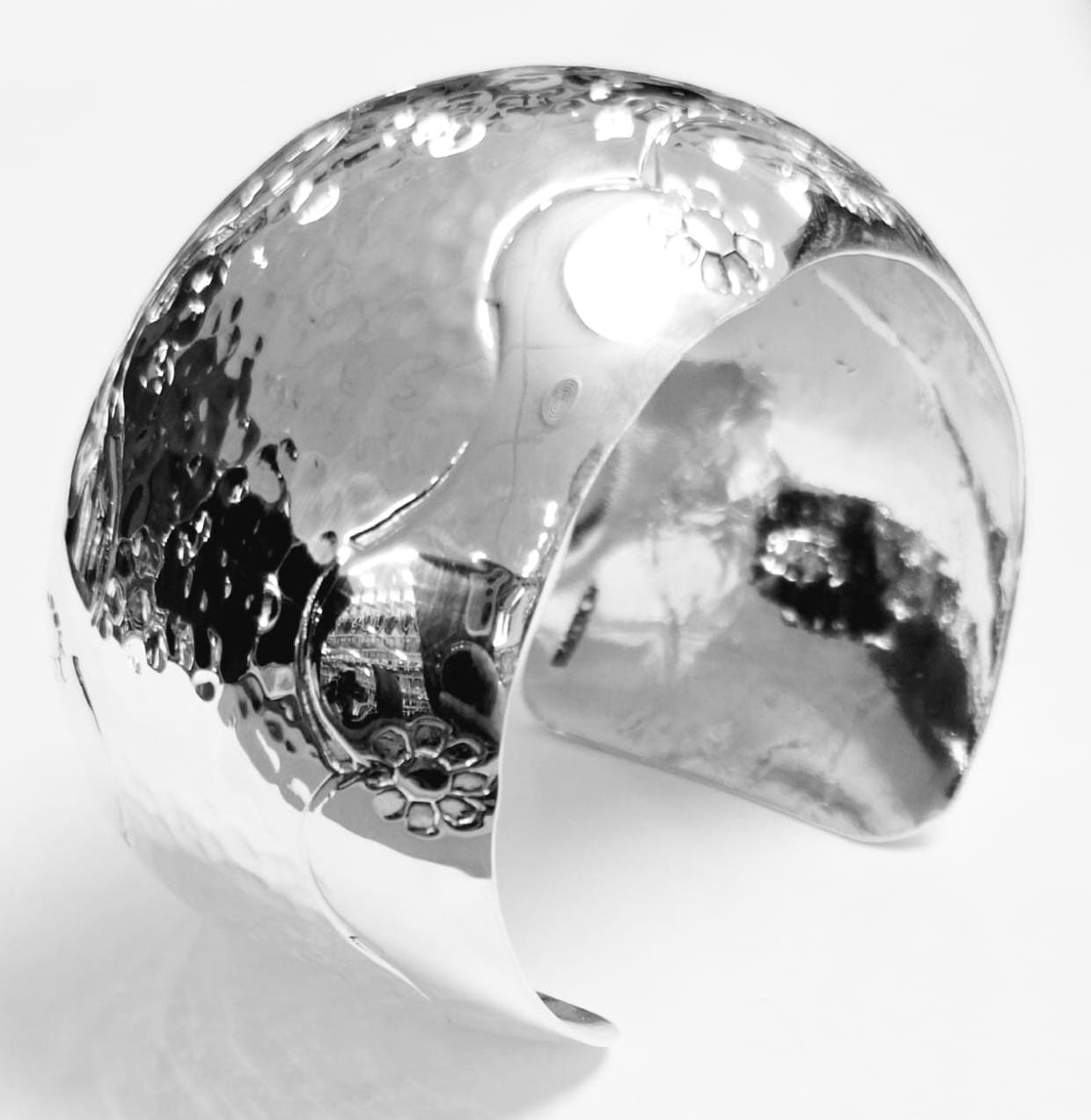 BRAZALETE  MARTILLADO  EN PLATA LEY EN PLATA LEY 925
