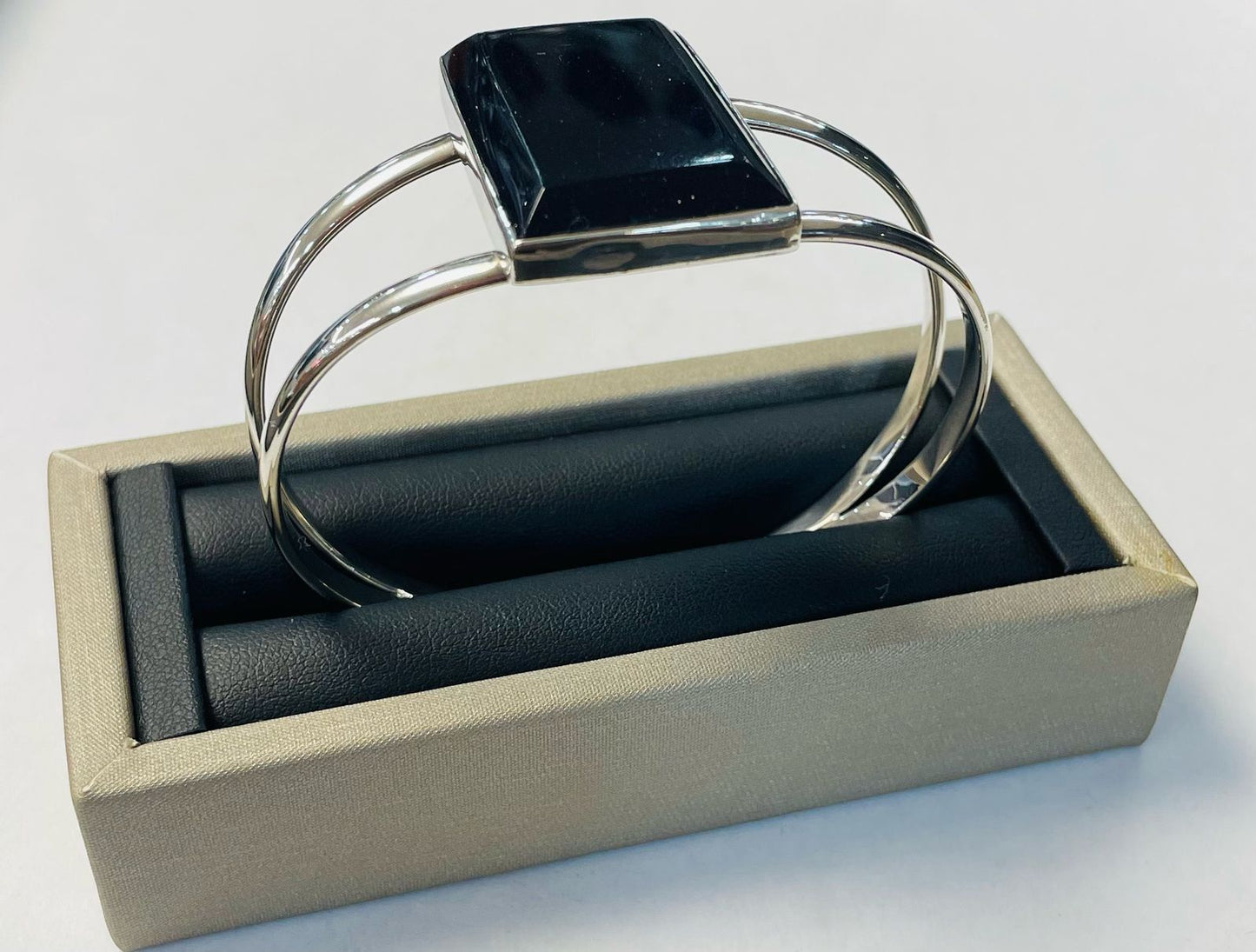 BRAZALETE EN PLATA LEY 925  CON OBSIDIANA