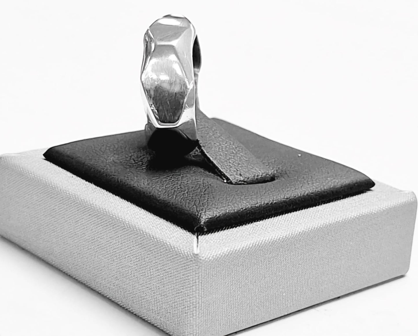 ANILLO  EN PLATA LE Y 925