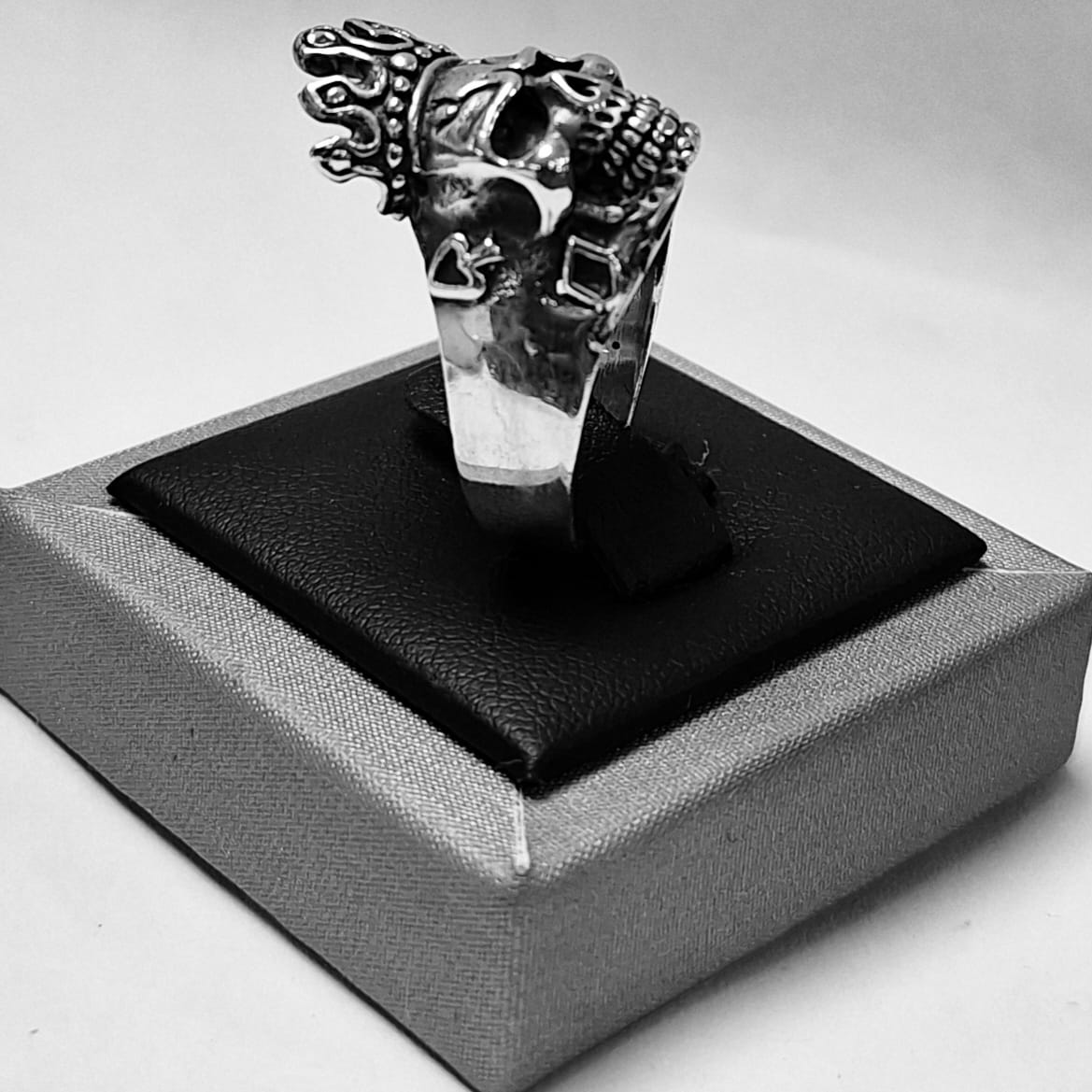 ANILLO CALAVERA CORONA EN PLATA LEY 925