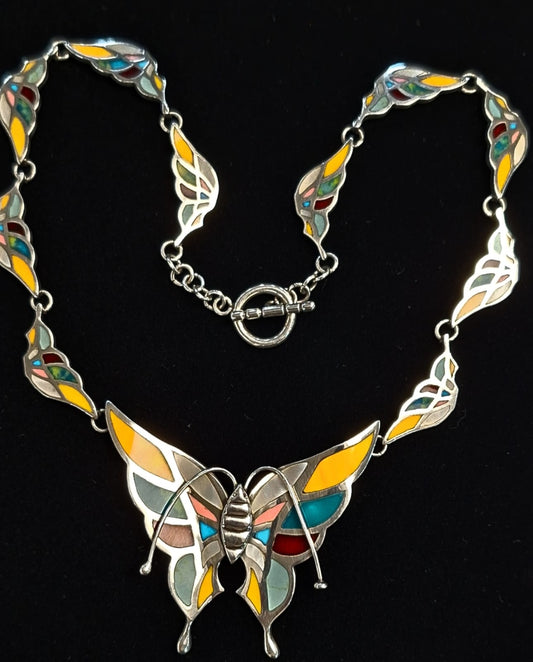 COLLAR MARIPOSA CON DIFERENTES INCRUSTACIONES DE PIEDRA EN PLATA LEY 950