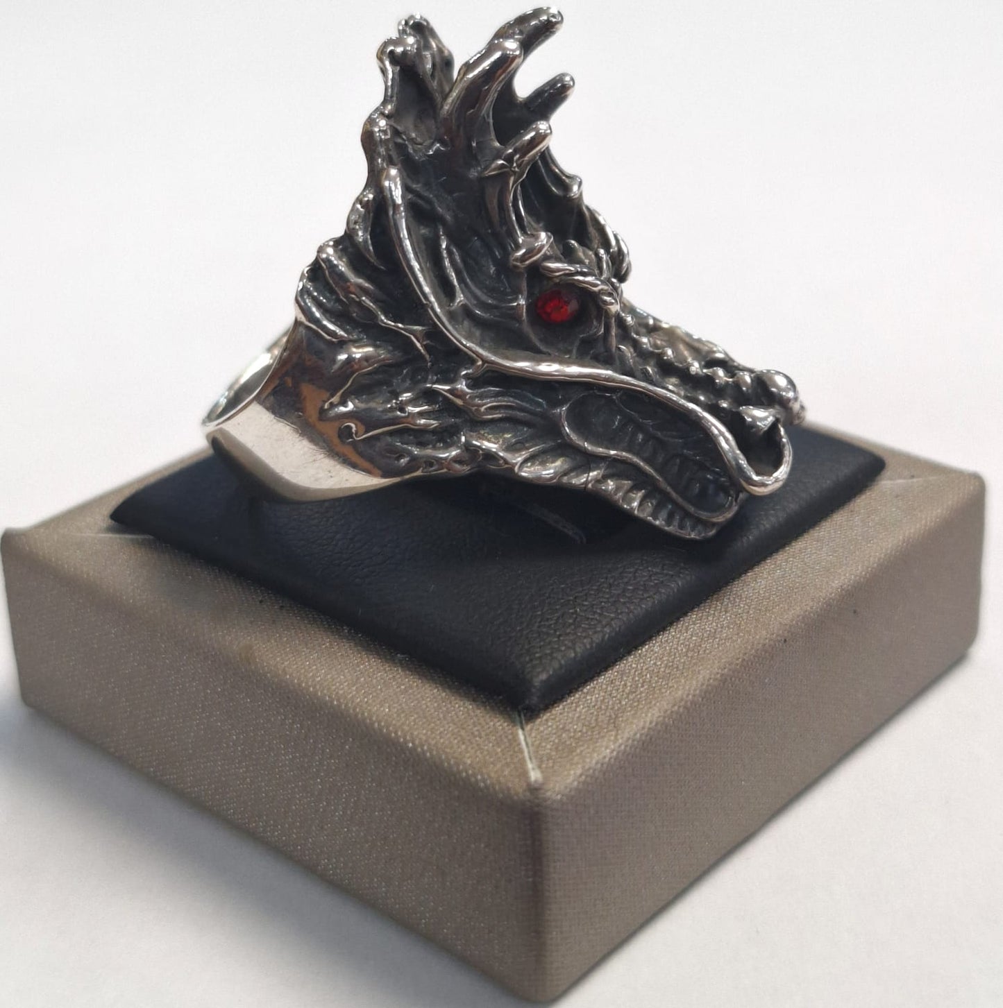 ANILLO CABEZA DE DRAGÓN EN PLATA LEY 925