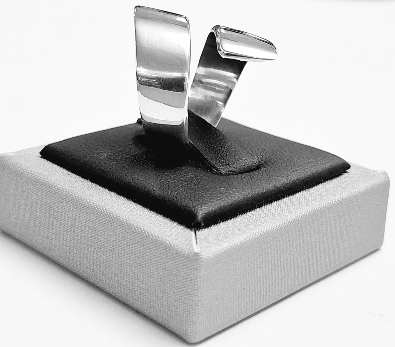 ANILLO EN PLATA 925