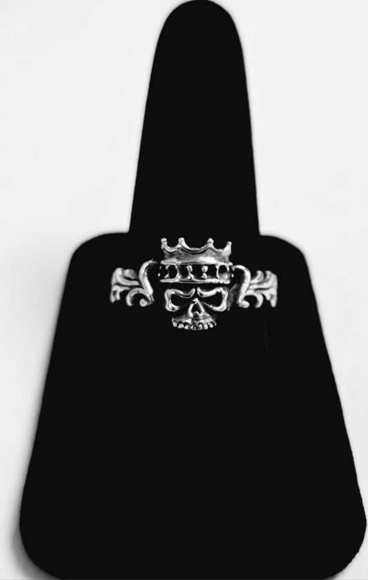 ANILLO CALAVERA REY EN PLATA LEY 925