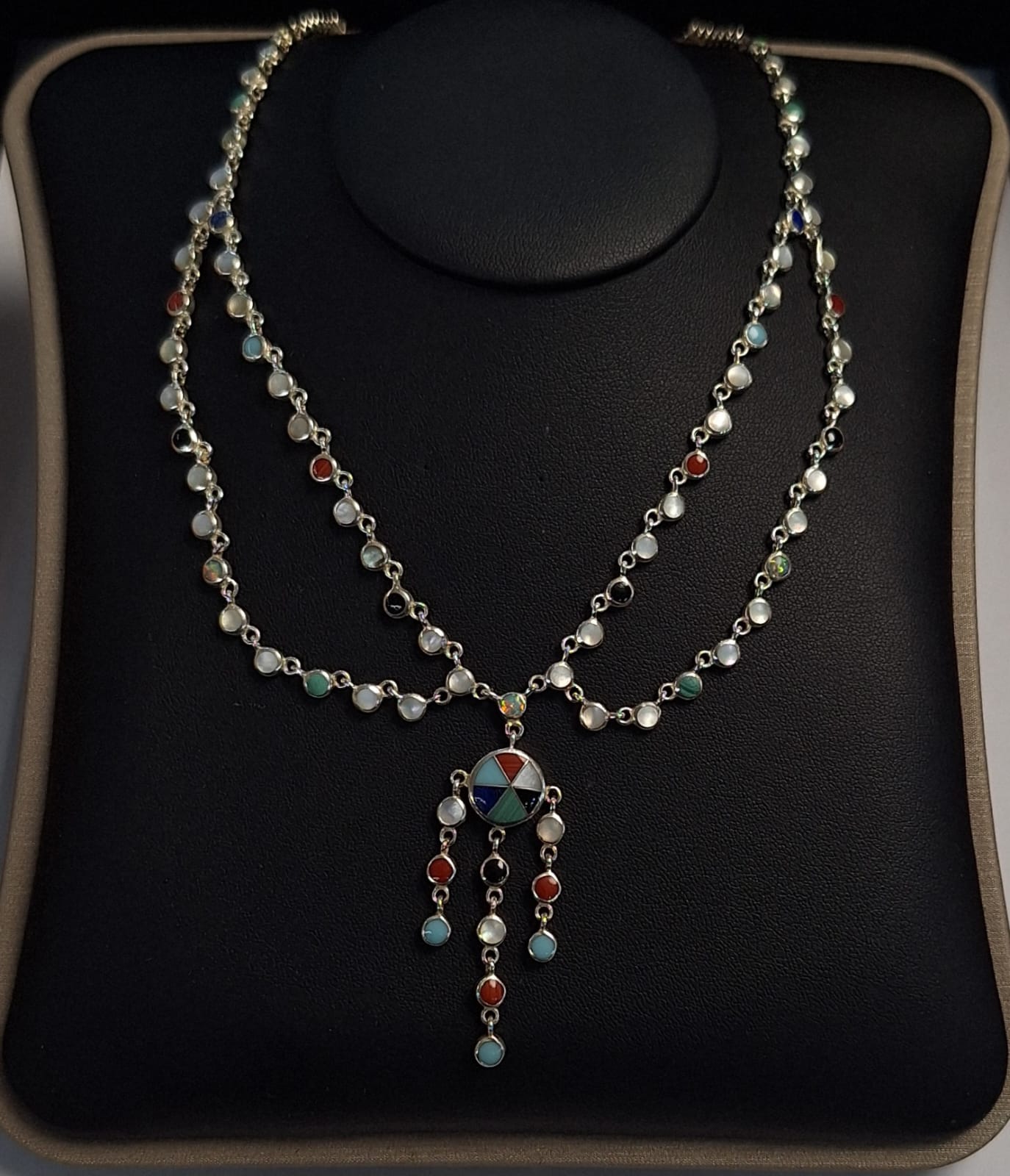COLLAR CON INCRUSTACIONES DE  PIEDRA EN PLATA LEY 925