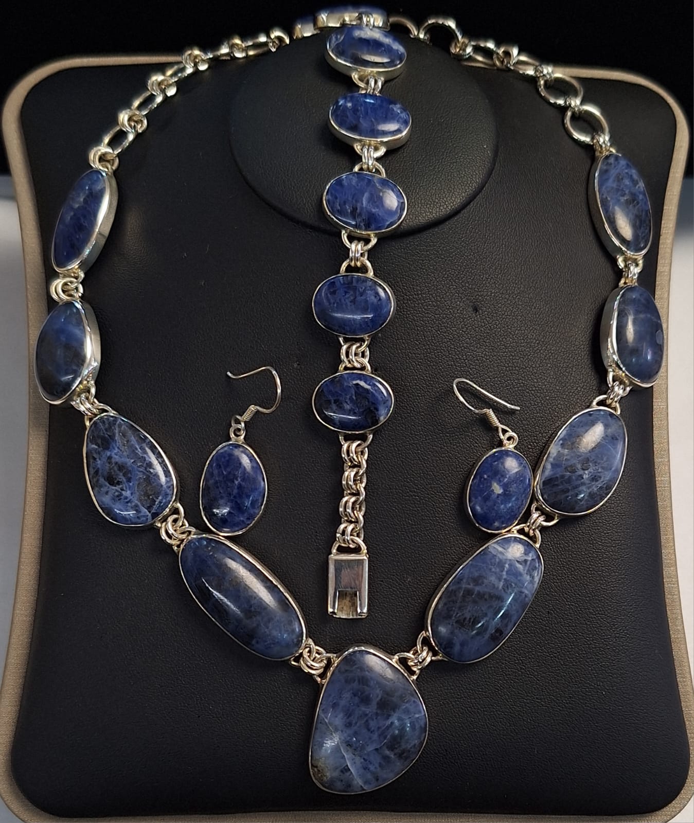 SET DE COLLAR CON INCRUSTACIONES DE SODALITA  EN PLATA LEY 950