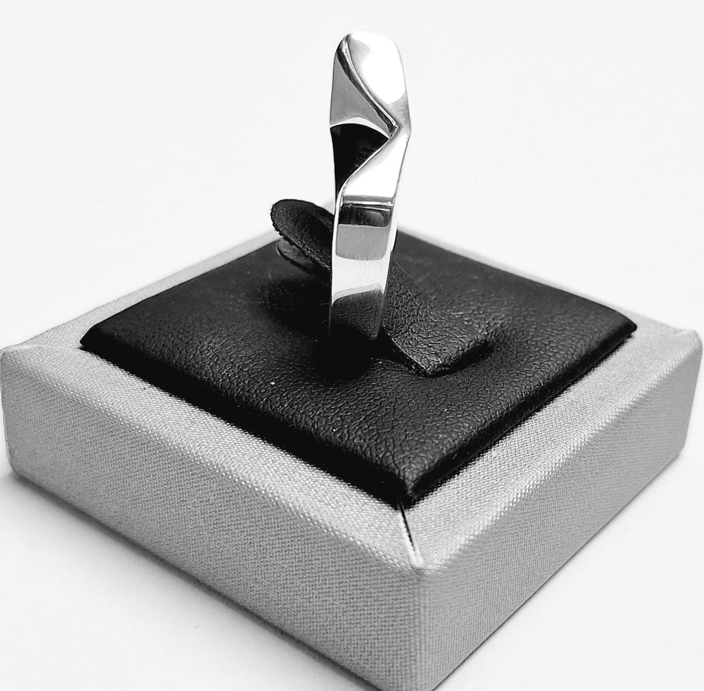 ANILLO EN PLATA LEY 925