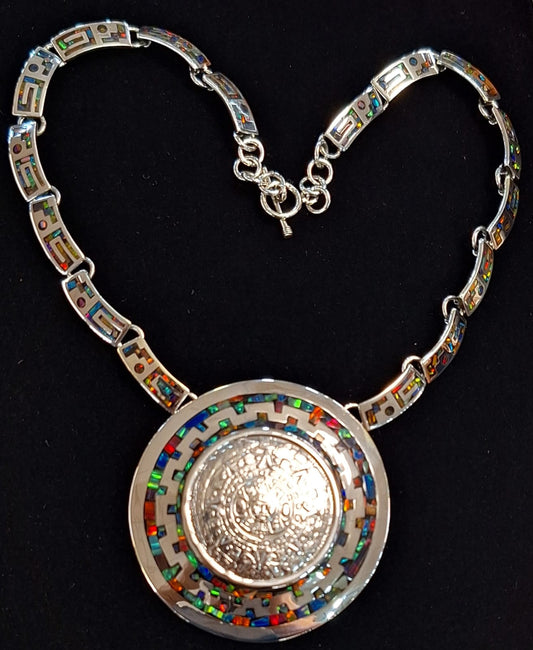 COLLAR CALENDARIO AZTECA  CON INCRUSTACIONES DE ÓPALO EN PLATA LEY 950