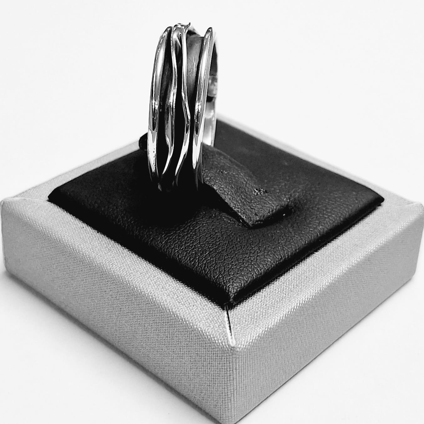 ANILLO CORRUGADO EN PLATA LEY 925