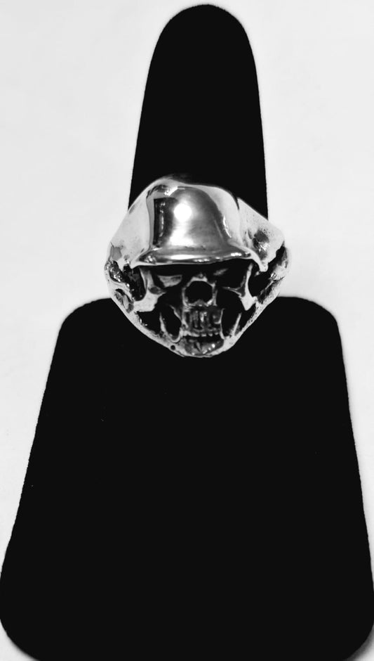 ANILLO CALAVERA EN PLATA LEY 925