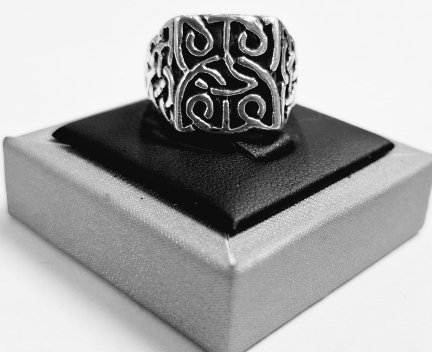 ANILLO NUDO CELTA EN PLATA LEY 925