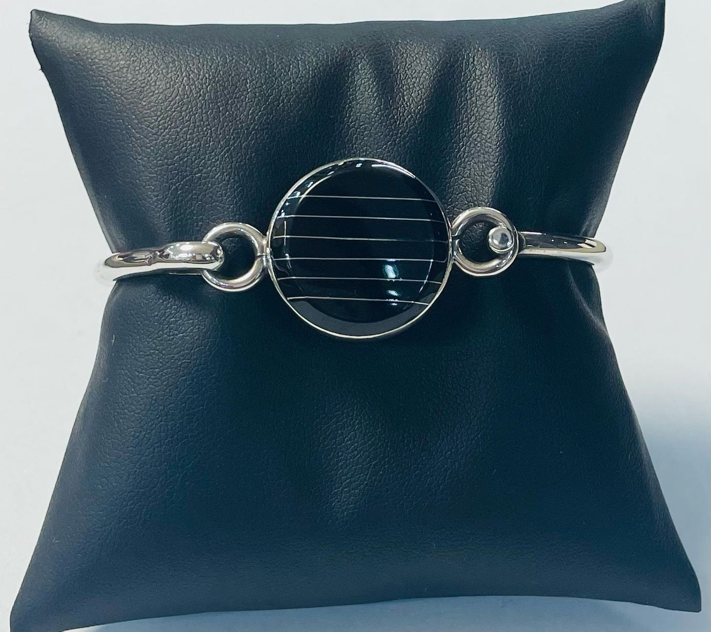 BRAZALETE CON PIEDRA DE OBSIDIANA EN PLATA LEY 925