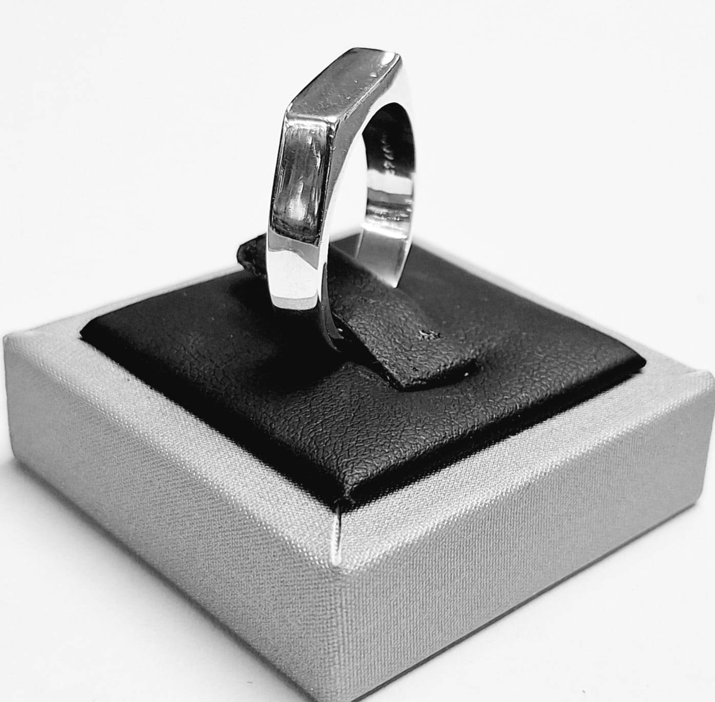 ANILLO EN PLATA LEY 925