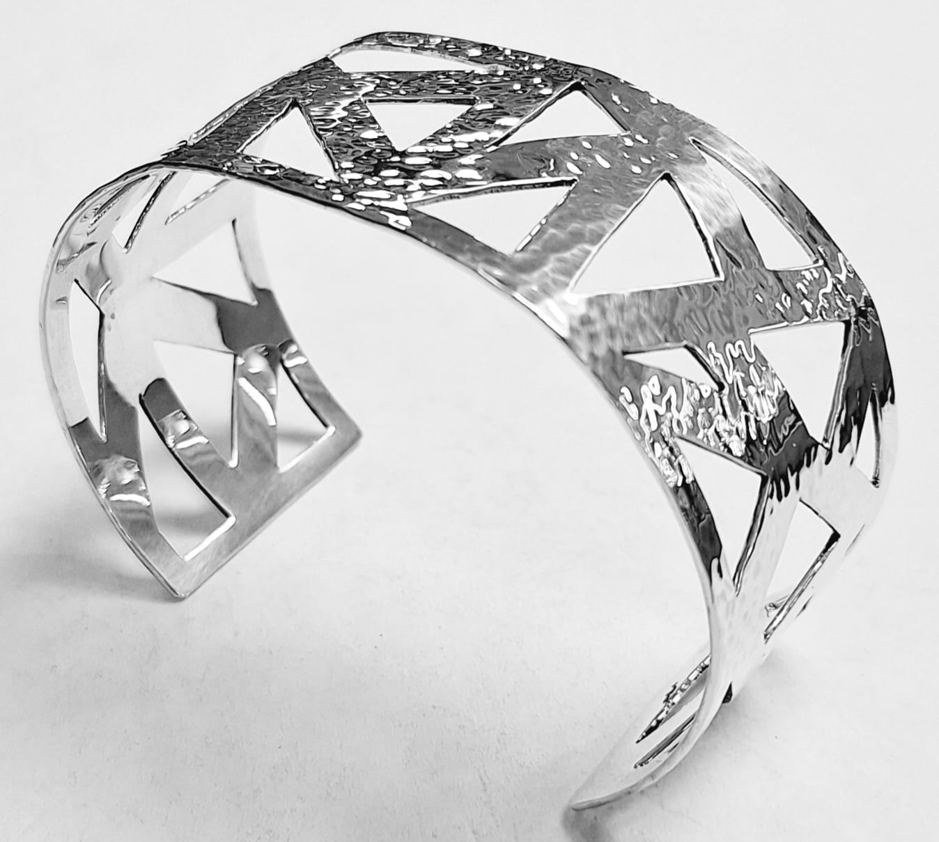 BRAZALETE MARTILLADO EN PLATA LEY 950