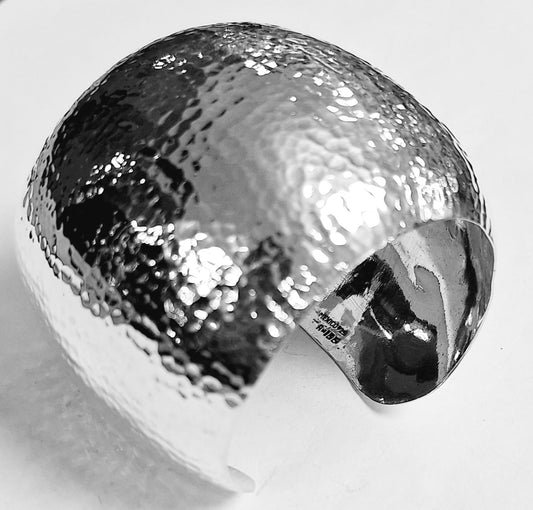 BRAZALETE MARTILLADA EN PLATA LEY 925