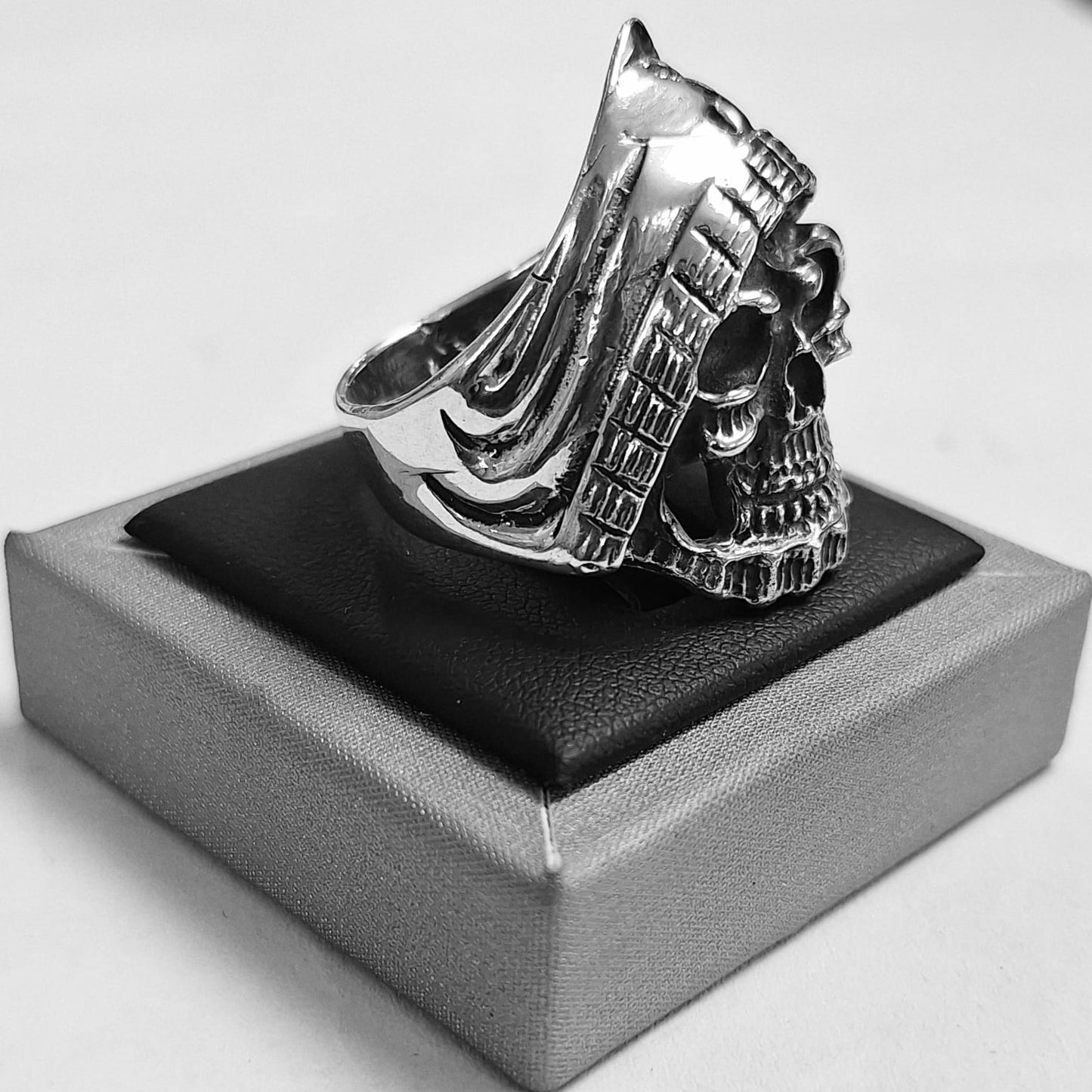 ANILLO CALAVERA DE MUERTE EN PLATA LEY 925