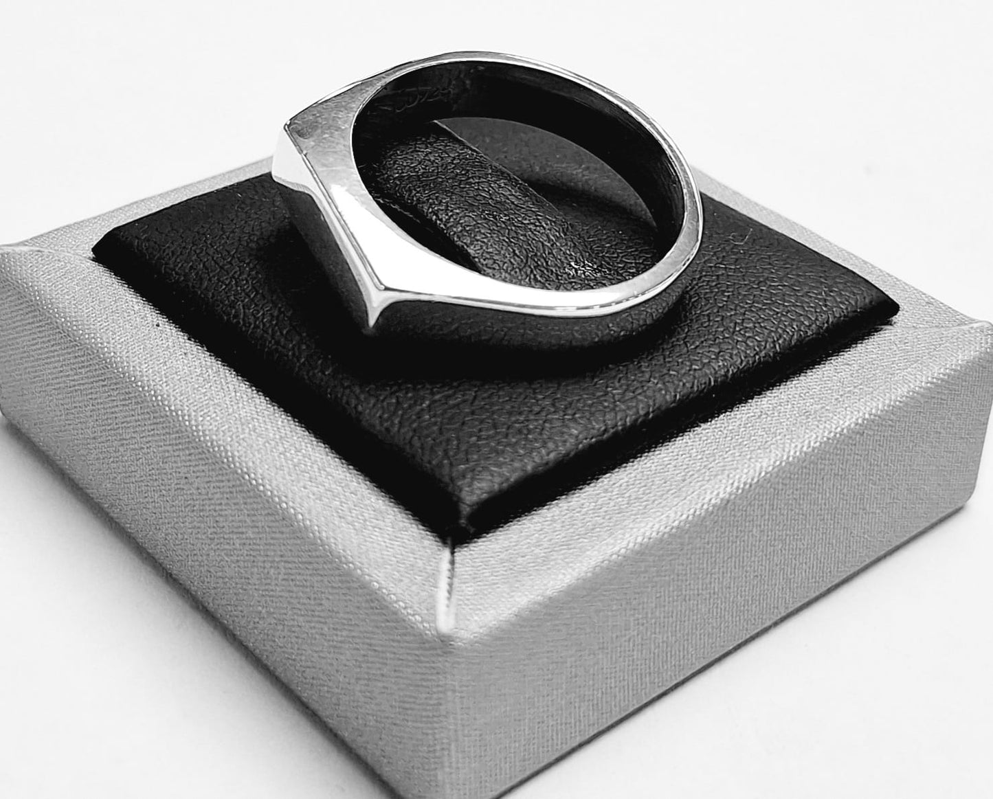 ANILLO EN PLATA LEY 925