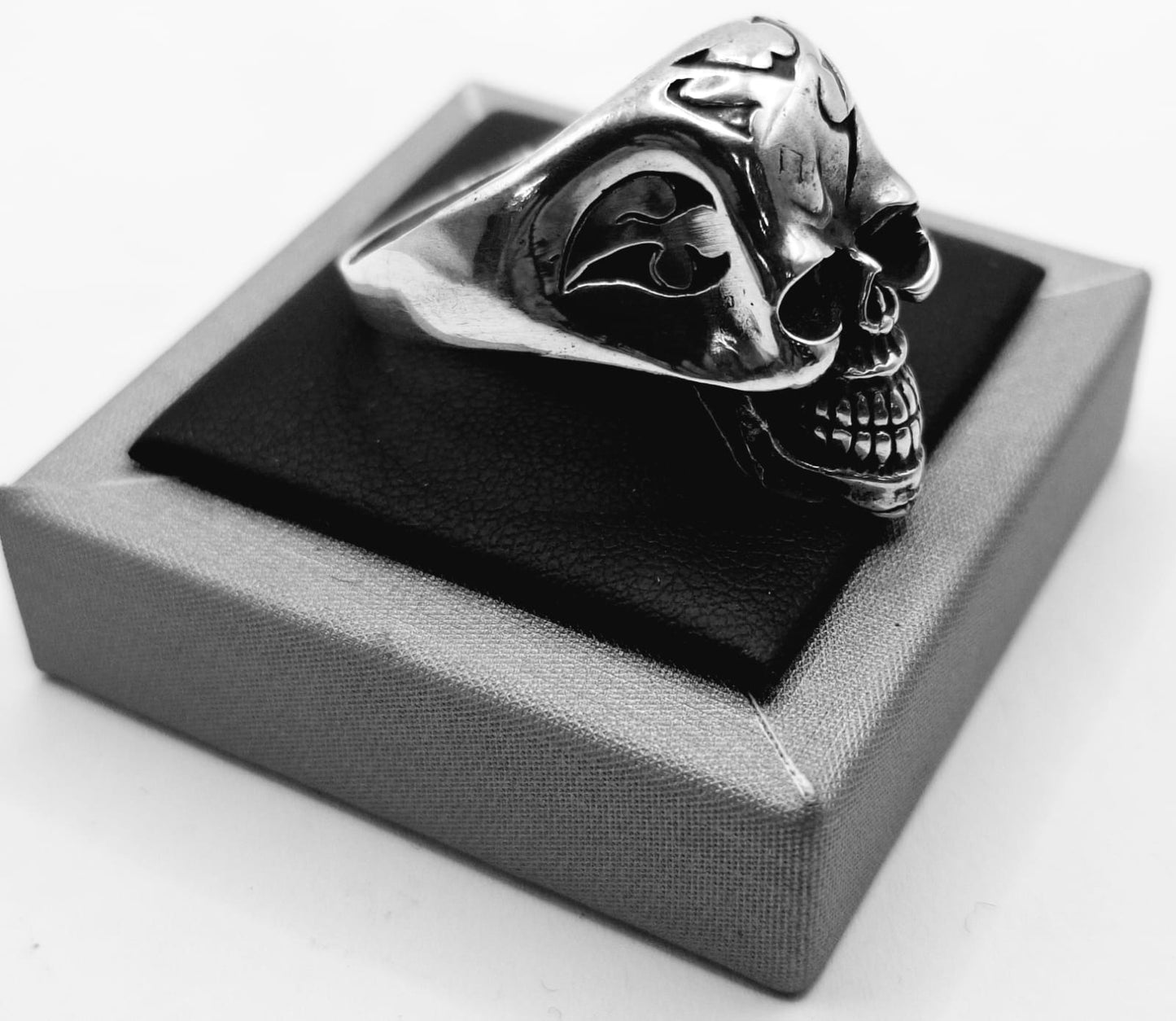 ANILLO  CALAVERA  EN PLATA 925