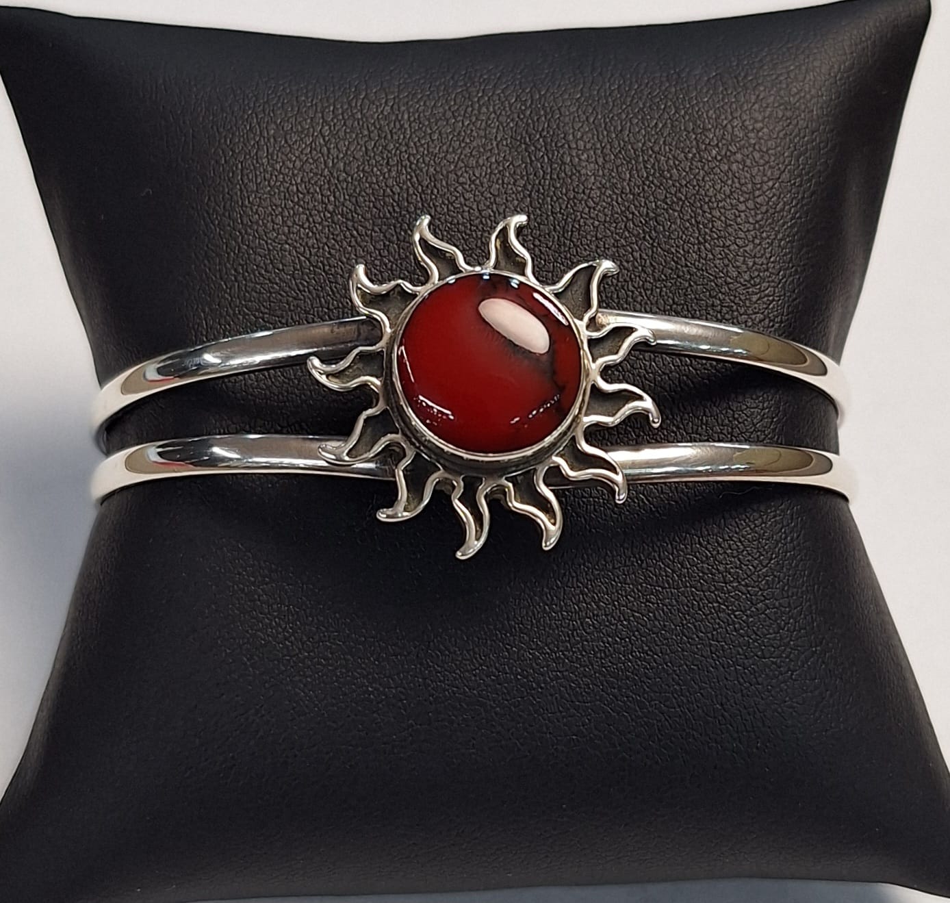 BRAZALETE CON CORAL EN PLATA LEY 925