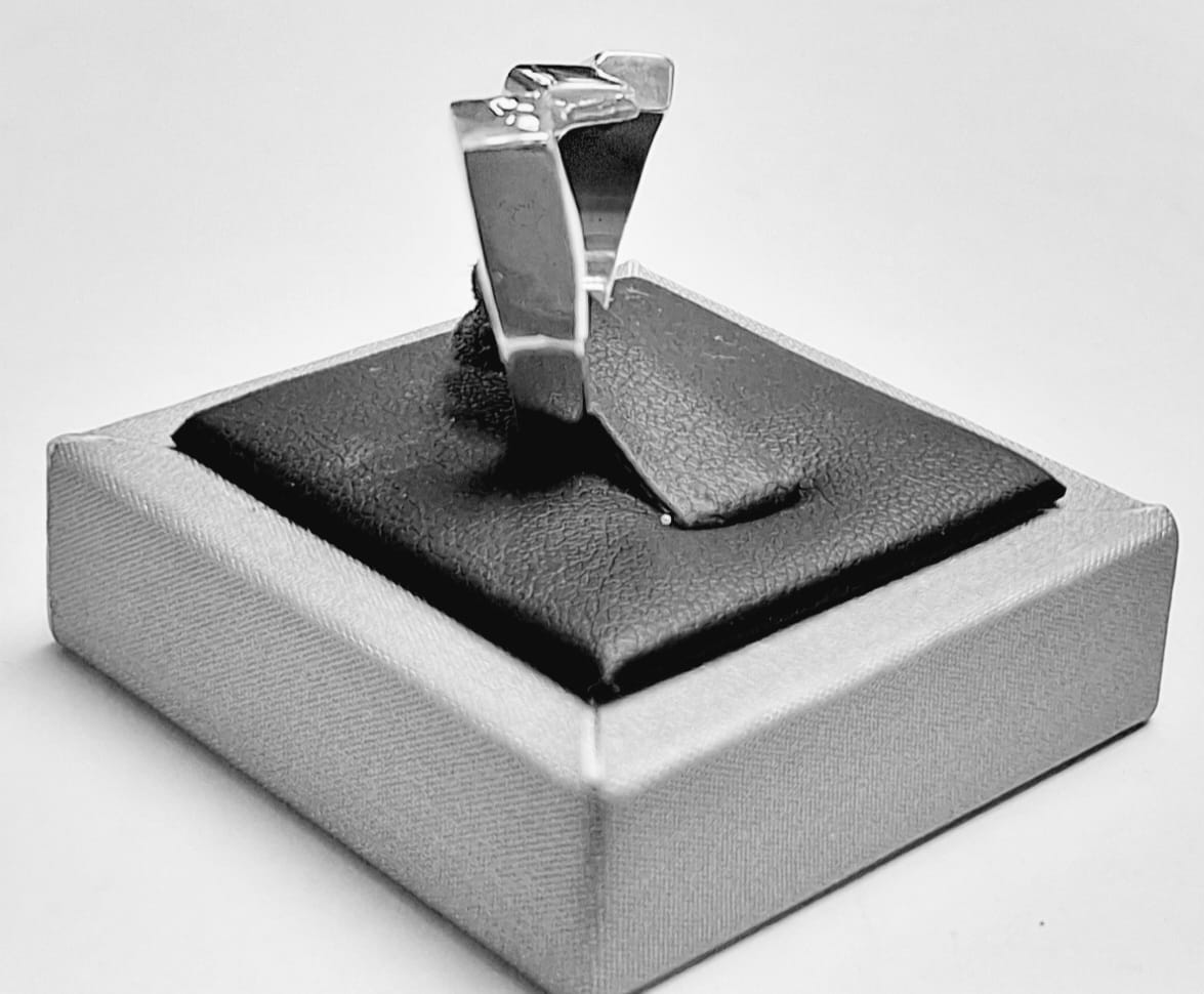 ANILLO MARTILLADO EN PLATA LEY 925