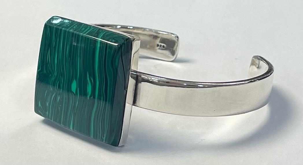 BRAZALETE CON MALAQUITA EN PLATA LEY 925