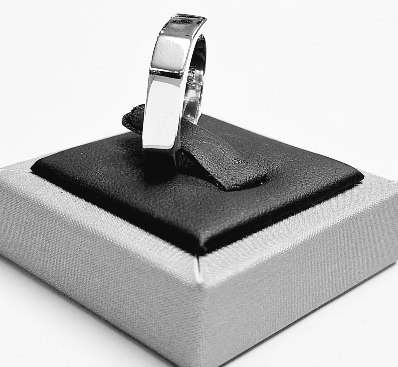 ANILLO EN PLATA LEY 925