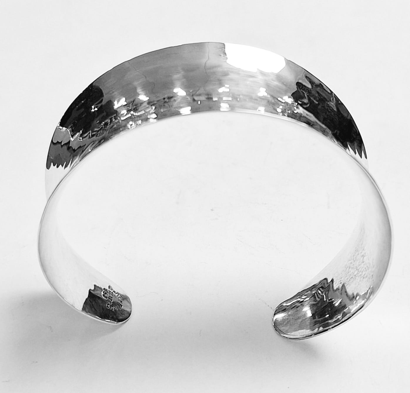BRAZALETE MARTILLADO EN PLATA LEY 950