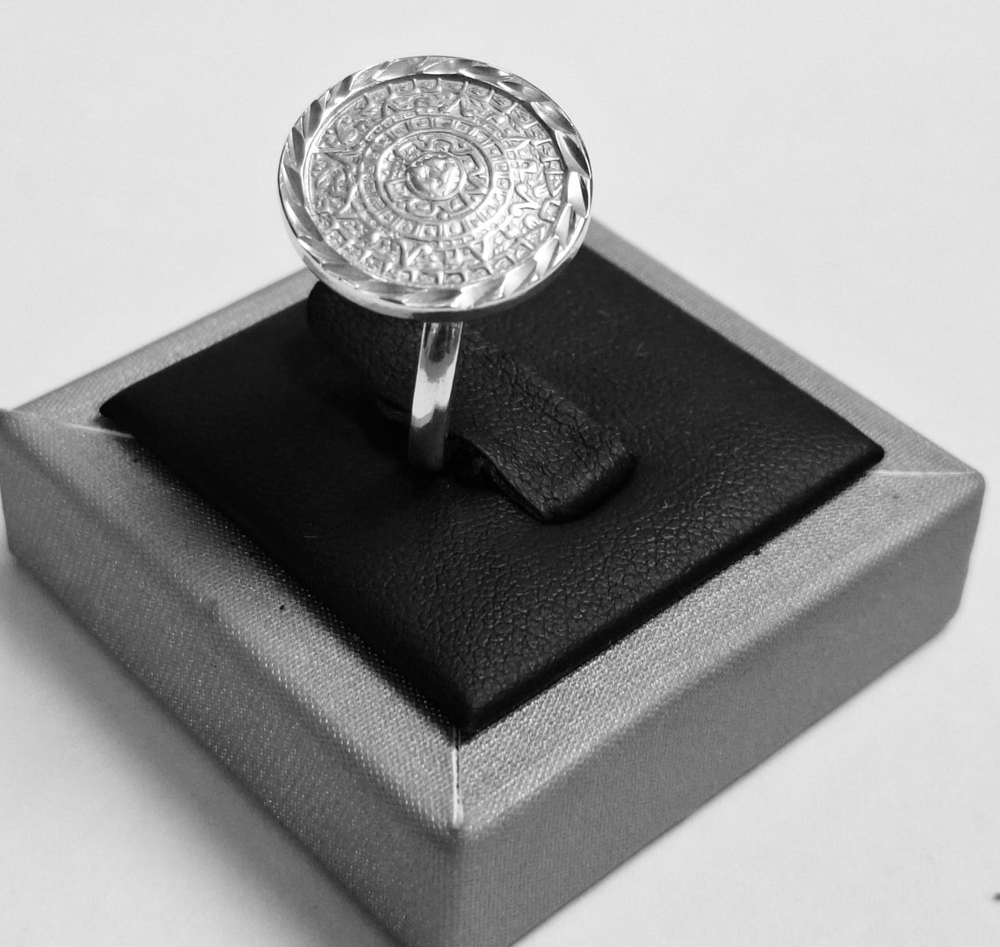 ANILLO  CALENDARIO  AZTECA EN PLATA LEY 925