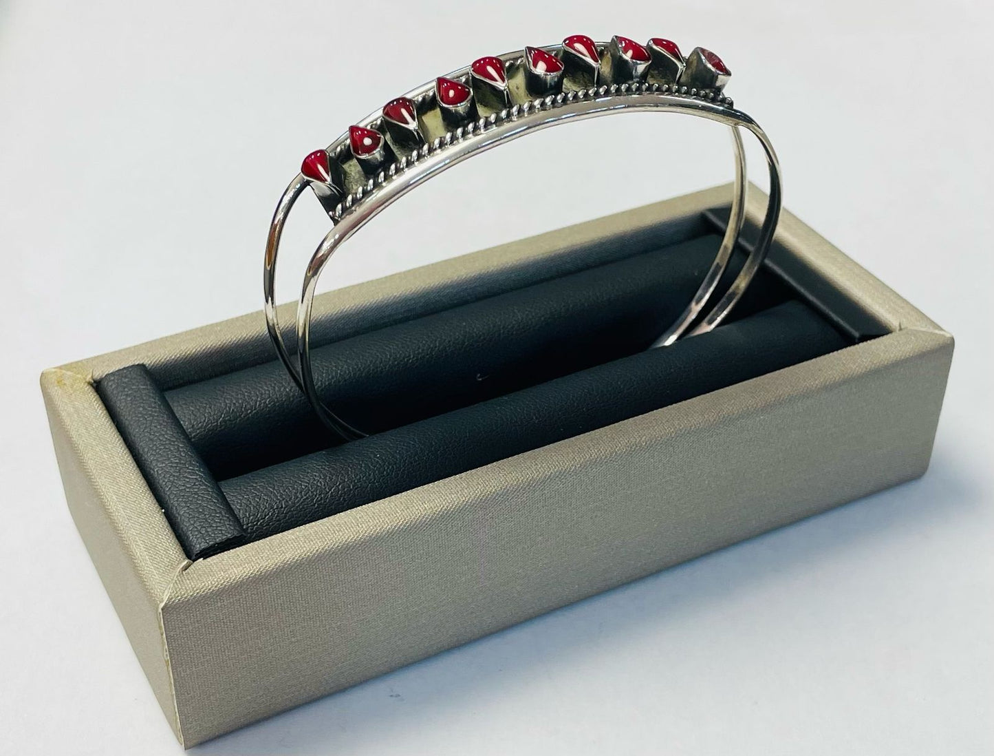 BRAZALETE EN PLATA LEY 925 CON CORAL