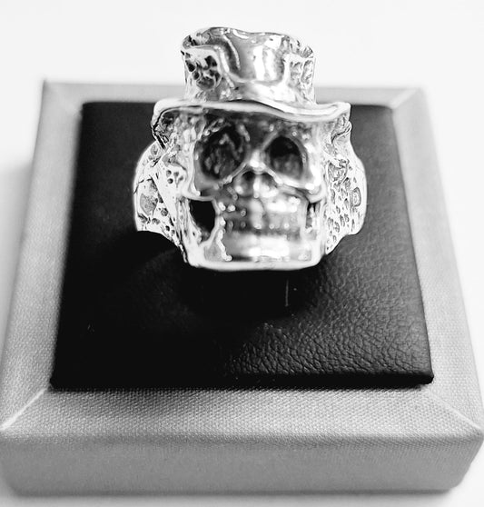 ANILLO CALAVERA SOMBRERO EN PLATA LEY 925