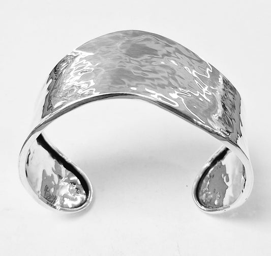 BRAZALETE MARTILLADO EN PLATA LEY  950