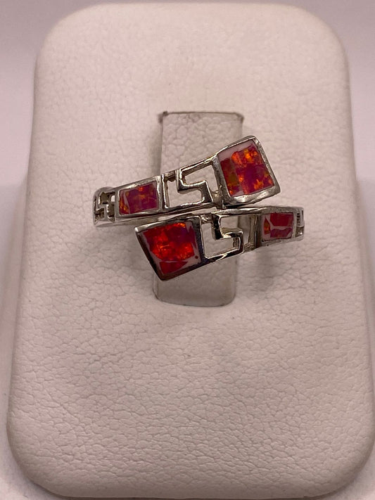 Anillo Ajustable con Ópalo de Fuego Fucsia en Plata Ley .925