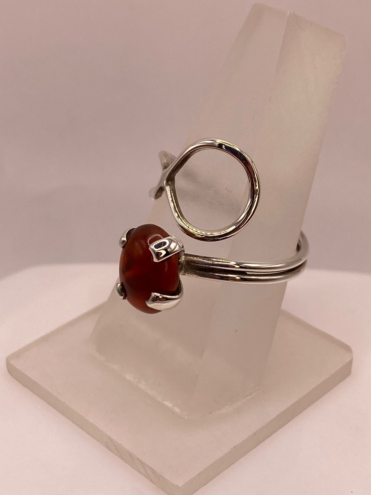 ANILLO AJUSTABLE DE PLATA LEY 925 CON CORNALINA NATURAL