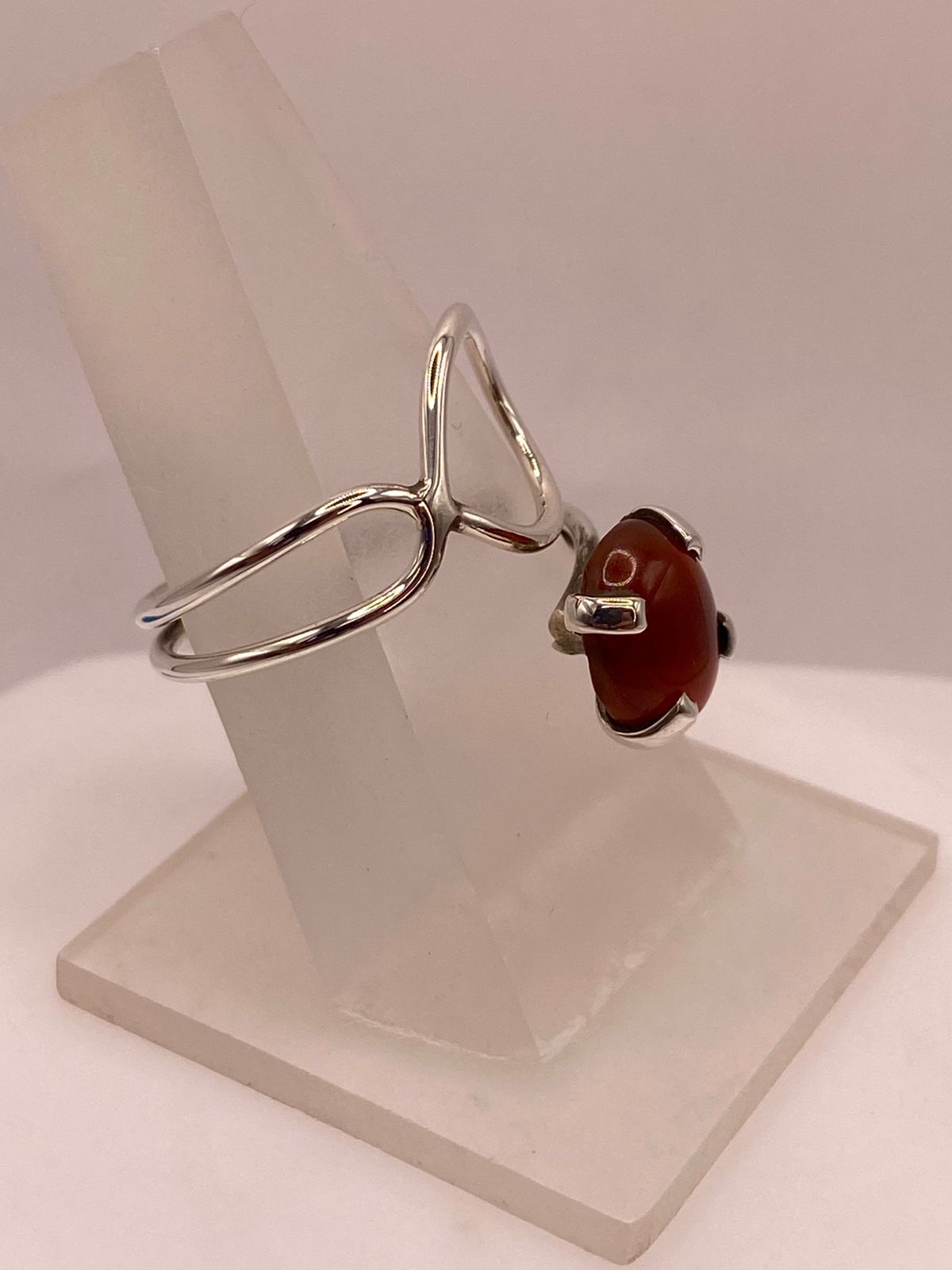 ANILLO AJUSTABLE DE PLATA LEY 925 CON CORNALINA NATURAL