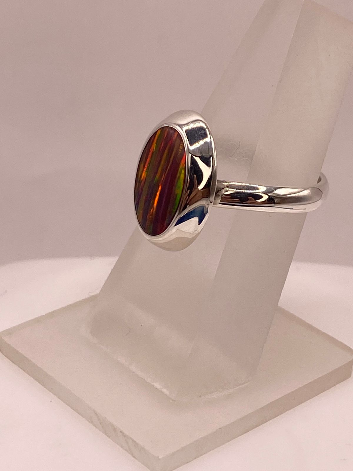 Anillo Ajustable de Plata Ley .925 con Ópalo de Fuego Ovalado