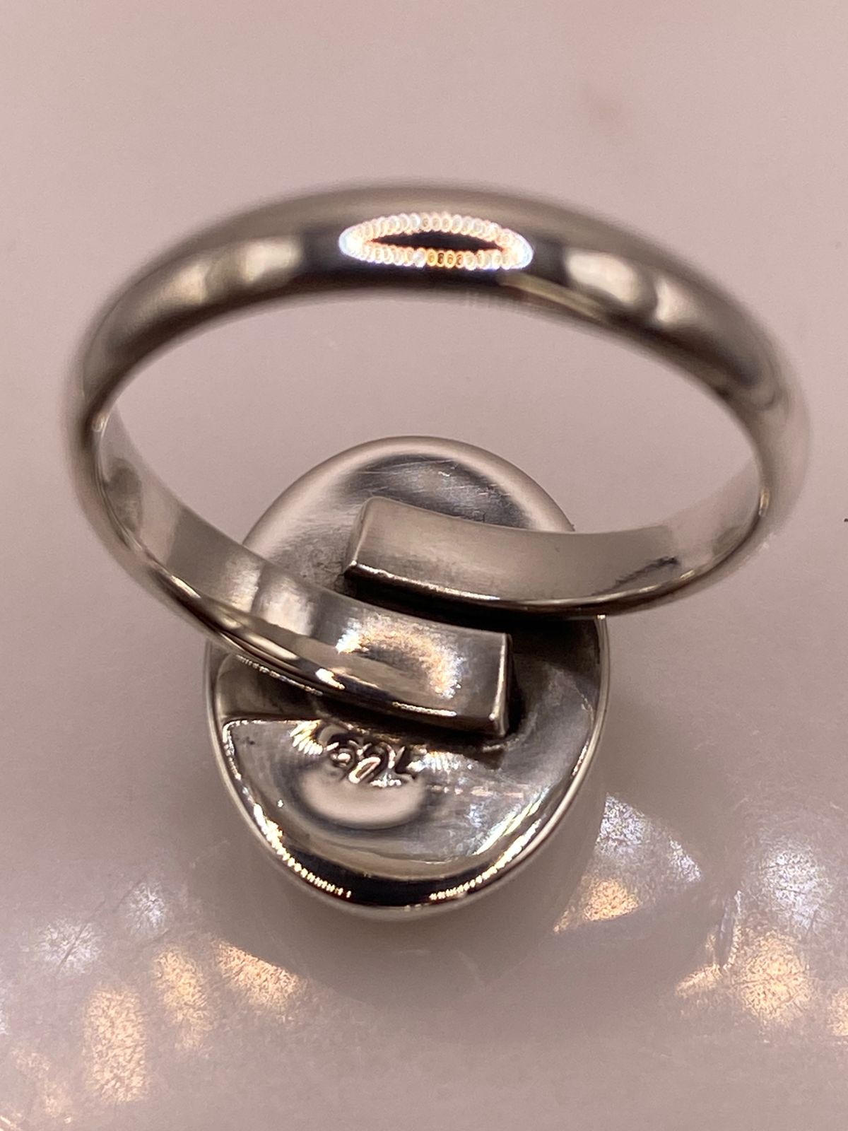Anillo Ajustable de Plata Ley .925 con Ópalo de Fuego Ovalado