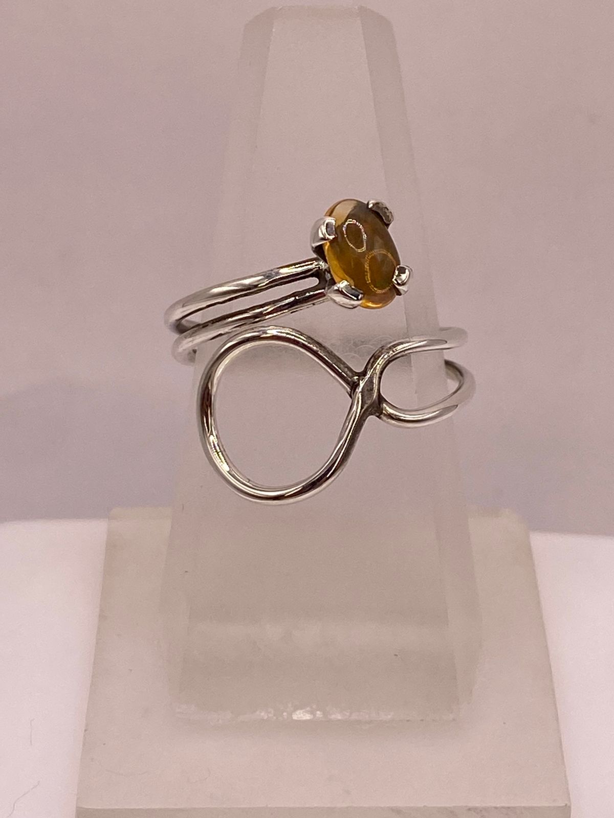 ANILLO AJUSTABLE DE PLATA LEY 925 CON PIEDRA ÁMBAR