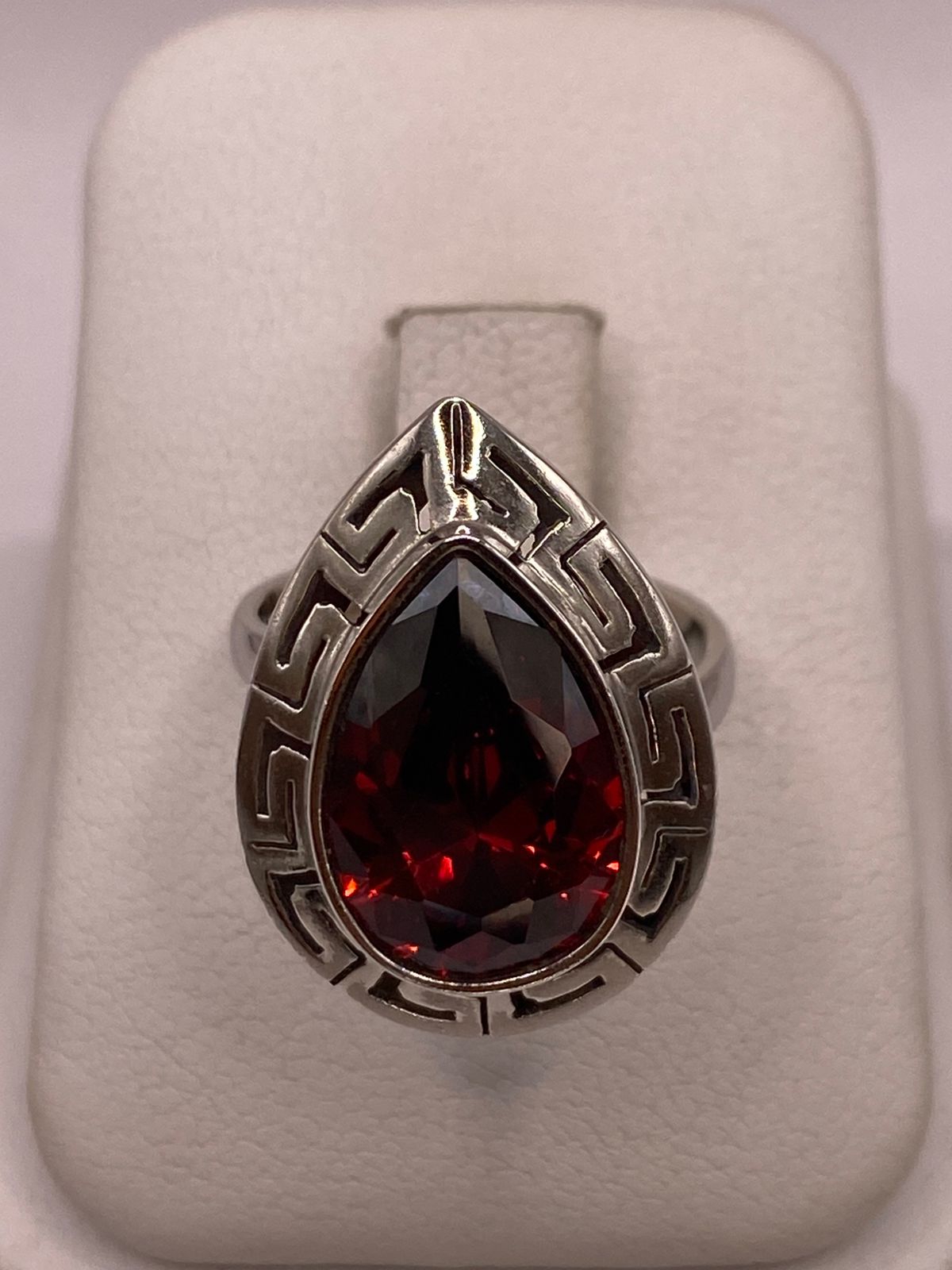 Anillo Ajustable de Plata Ley 925 con Piedra Roja Tipo Gota
