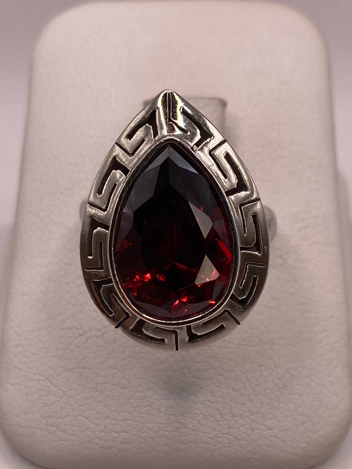 Anillo Ajustable de Plata Ley 925 con Piedra Roja Tipo Gota