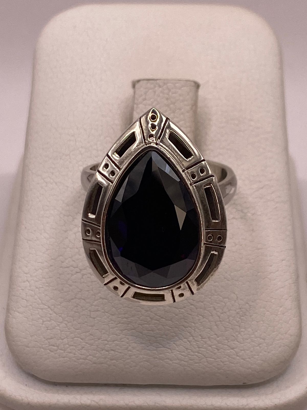 Anillo Ajustable de Plata Ley 925 con Piedra Violeta en Forma de Gota