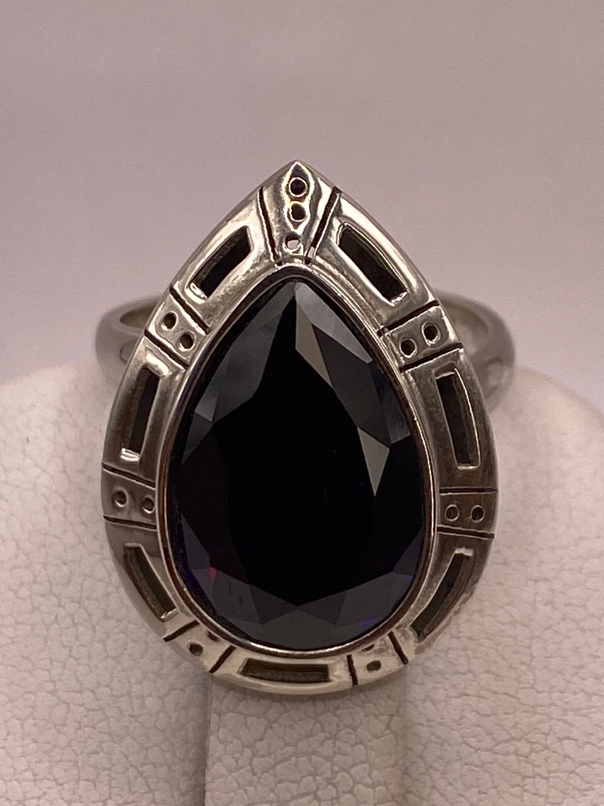 Anillo Ajustable de Plata Ley 925 con Piedra Violeta en Forma de Gota