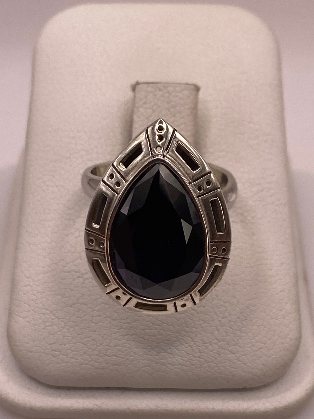 Anillo Ajustable de Plata Ley 925 con Piedra Violeta en Forma de Gota