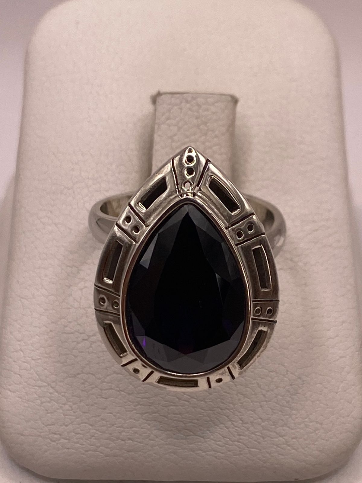 Anillo Ajustable de Plata Ley 925 con Piedra Violeta en Forma de Gota