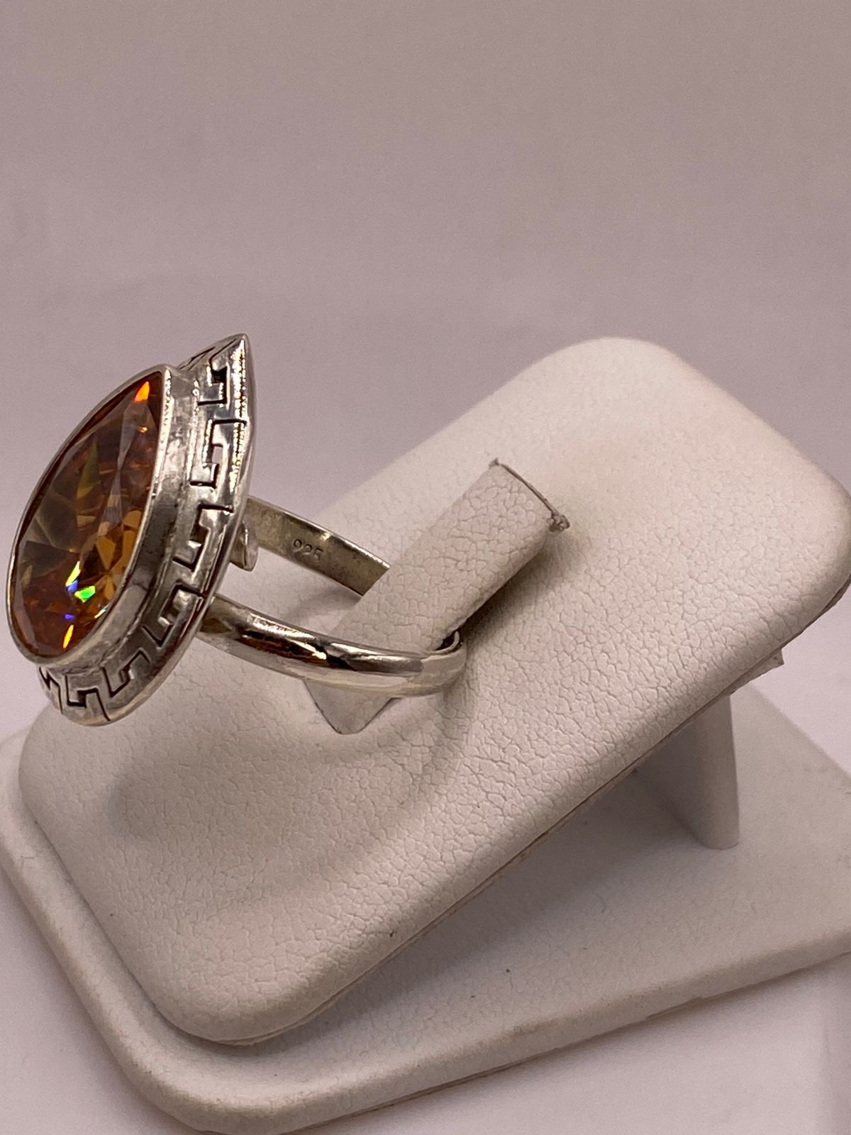 Anillo Ajustable de Plata Ley 925 con Zirconia Ámbar Tipo Gota