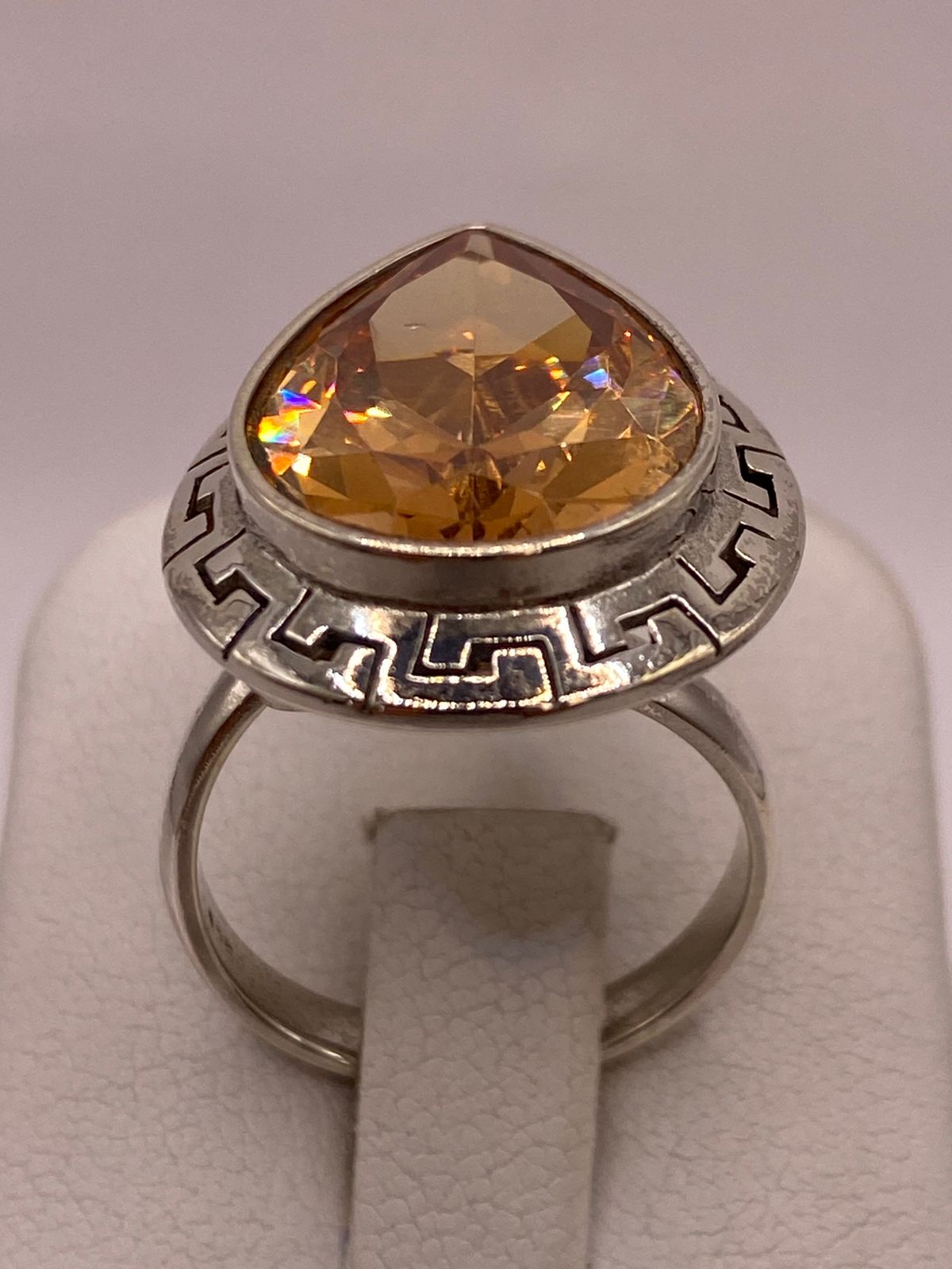 Anillo Ajustable de Plata Ley 925 con Zirconia Ámbar Tipo Gota