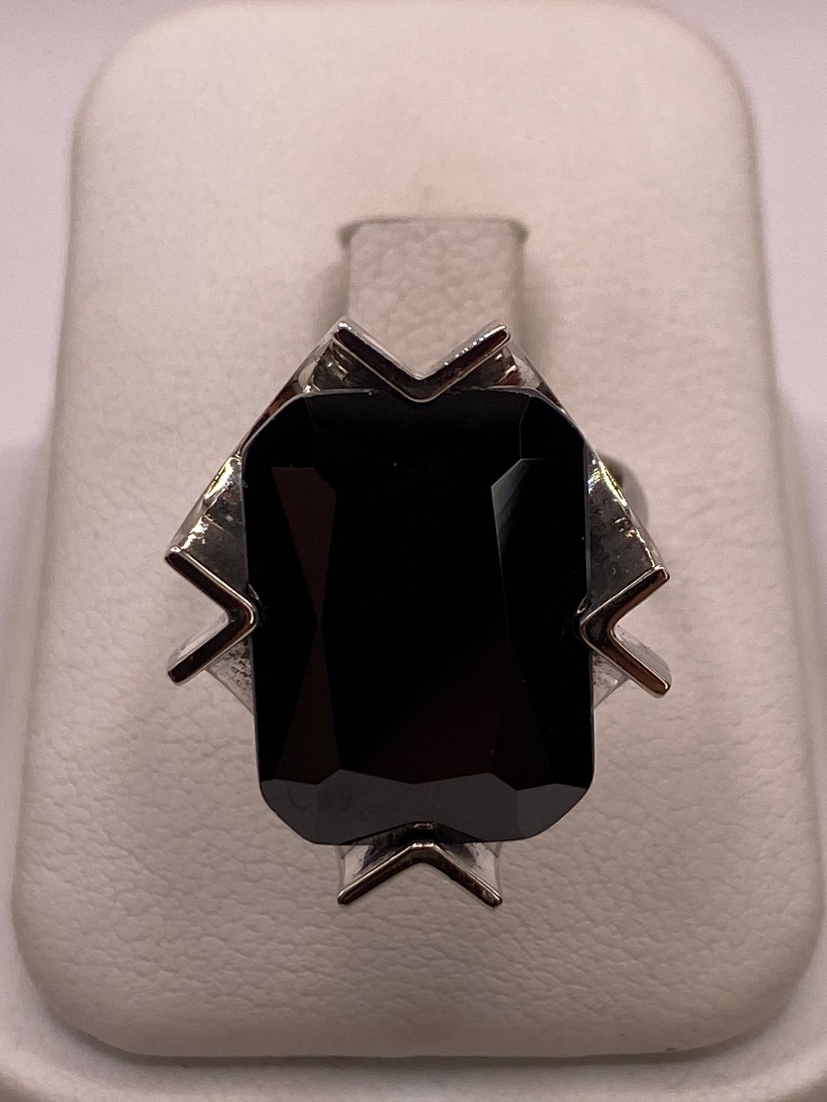 Anillo Ajustable de Plata Ley 925 con Zirconia Negra Diseño Escultural