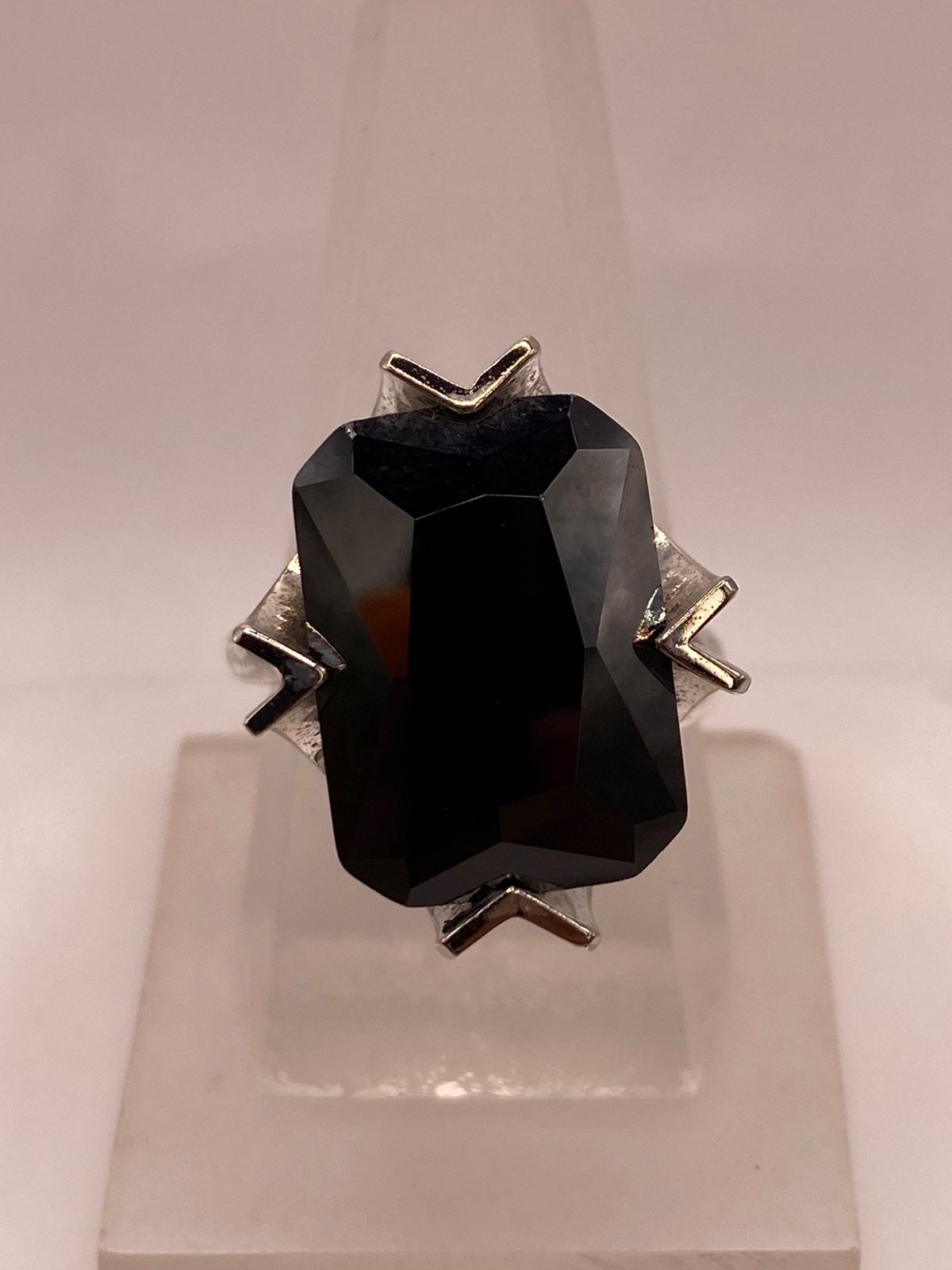 Anillo Ajustable de Plata Ley 925 con Zirconia Negra Diseño Moderno